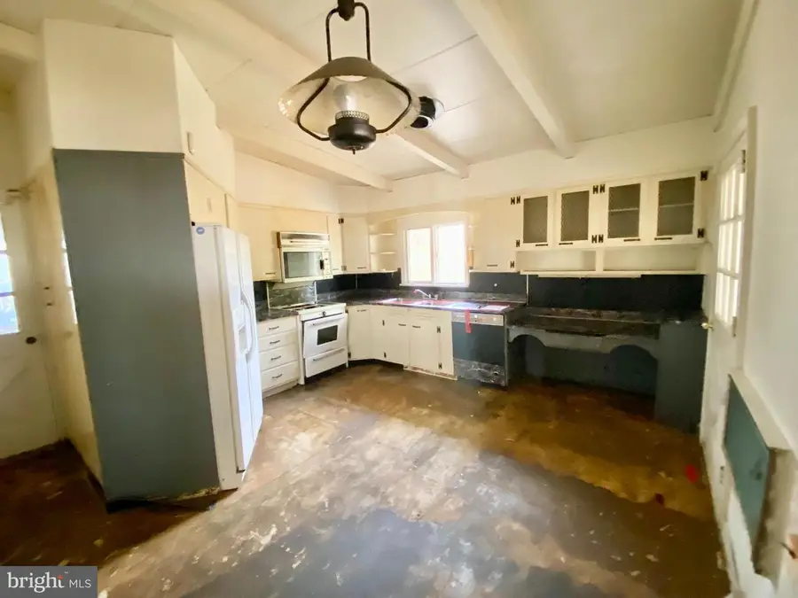 323 Concord Ave, Trenton, NJ 08618 - Image #3