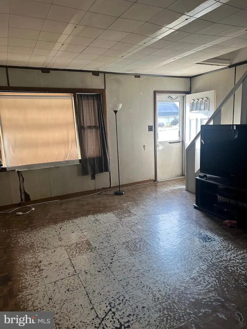 27 Walton Ave, Trenton, NJ 08618 - Image #2