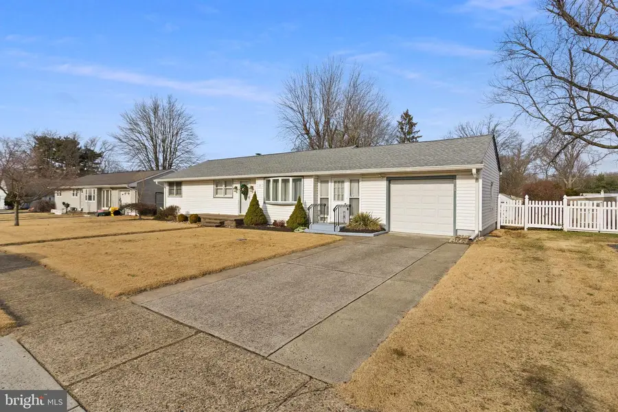 51 Macon Dr, Hamilton, NJ 08619 - Image #2