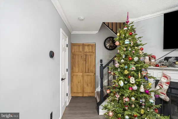 38 Chambord Ct, HAMILTON, NJ 08619