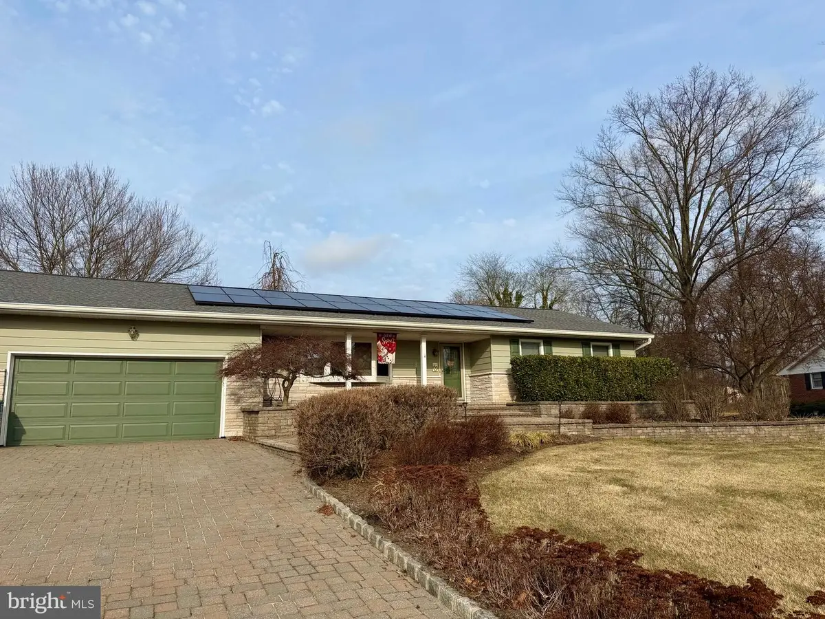 114 Corrine Dr, Pennington, NJ 08534 - Image #1
