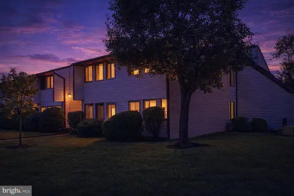 4 Avon Dr #f, EAST WINDSOR, NJ 08520