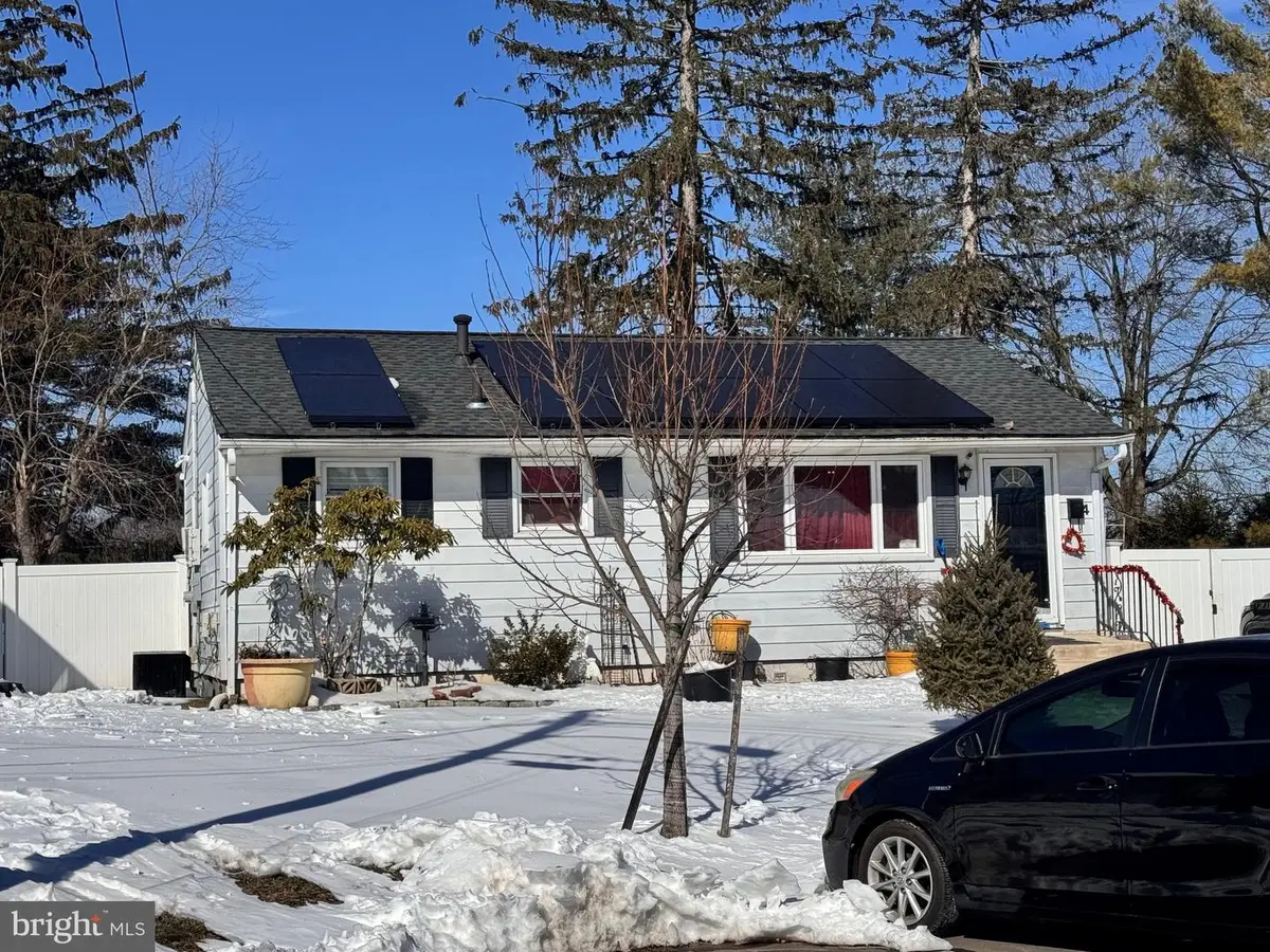 4 Rocky Brook Ct, Hightstown, NJ 08520 - #1