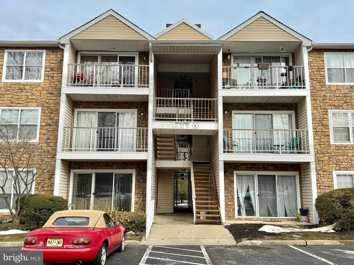 6 Holly Ct, Hamilton, NJ 08619 - #1