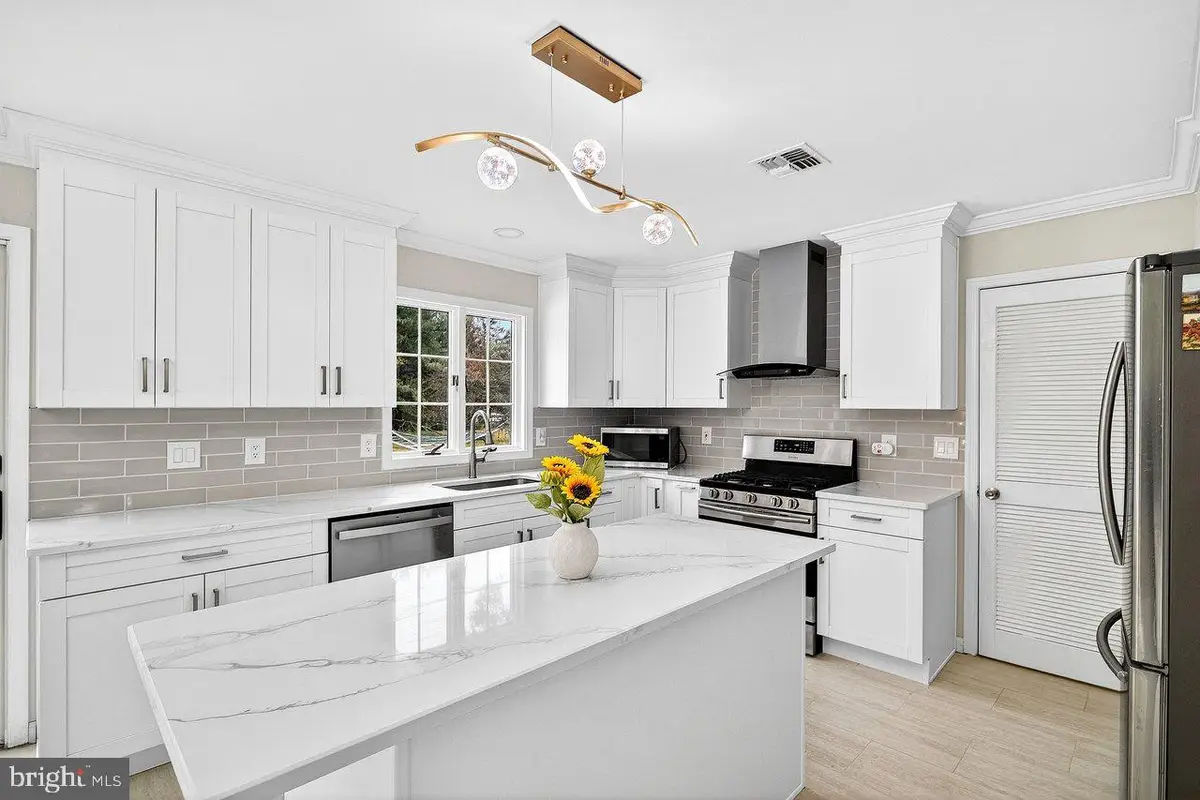 4 Barrington Dr, West Windsor, NJ 08550 - #1