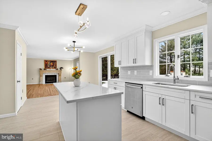 4 Barrington Dr, West Windsor, NJ 08550 - #2