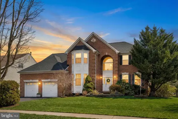 2 Carriage Ct, EAST WINDSOR, NJ 08520