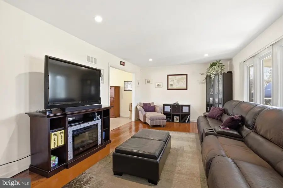 12 Holly Ln, Lawrence, NJ 08648 - #3