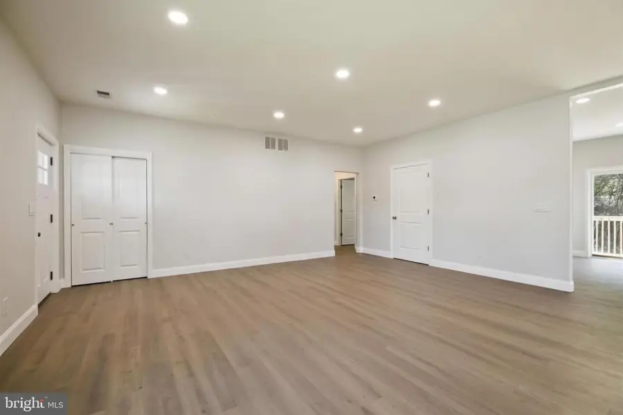 209 Parkinson Ave, Hamilton, NJ 08610 - #2