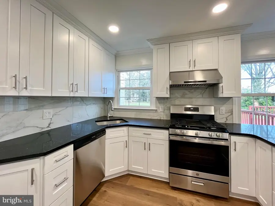 2 Springwood Dr, Princeton Junction, NJ 08550 - #3