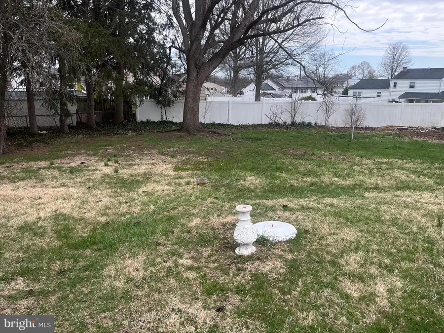 25 Braver Dr, Hamilton, NJ 08610 - #2