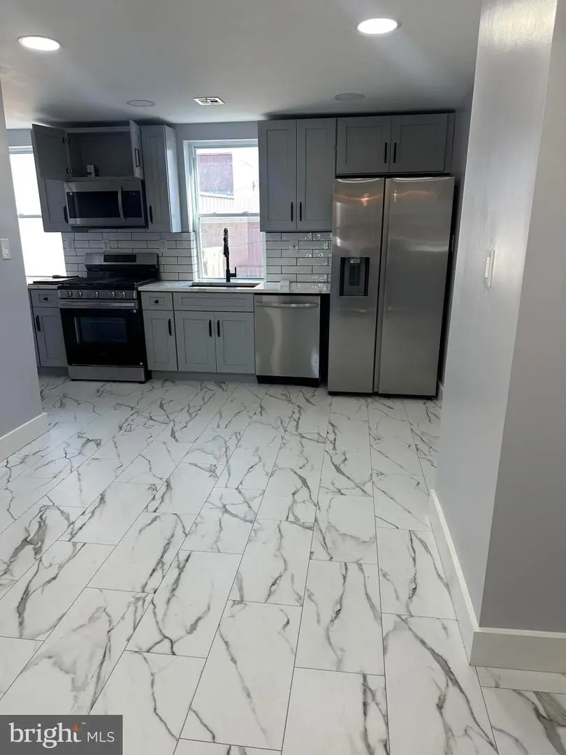 539 Perry St, Trenton, NJ 08618 - #3