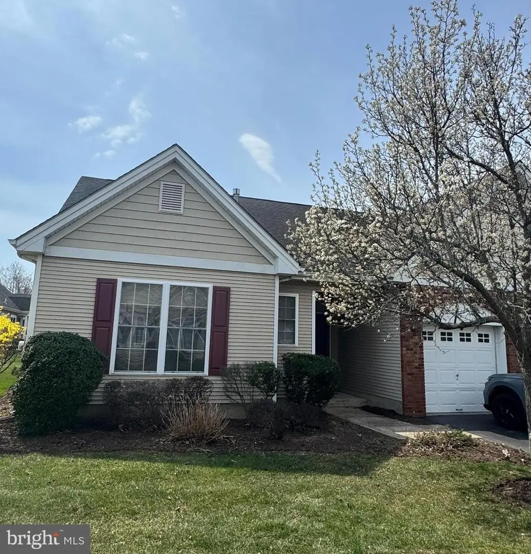 23 Goldfinch Dr, Hamilton, NJ 08690 - #1