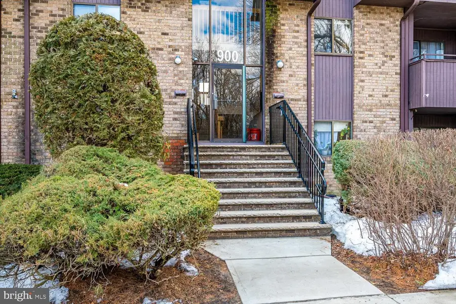 934 Wood Mill Dr, East Windsor, NJ 08512 - #2