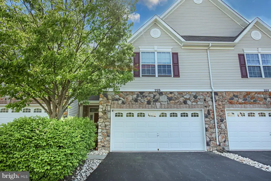 225 Brinley Dr, Pennington, NJ 08534 - #2