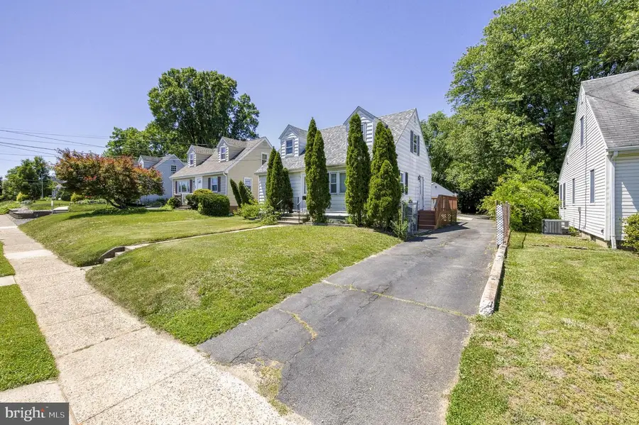 189 Regina Ave, Hamilton, NJ 08619 - #3