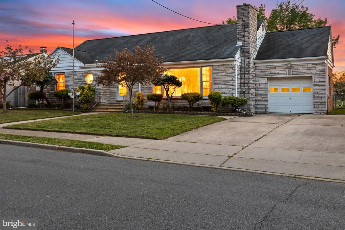 13 Coral Dr, Hamilton, NJ 08619 - #1