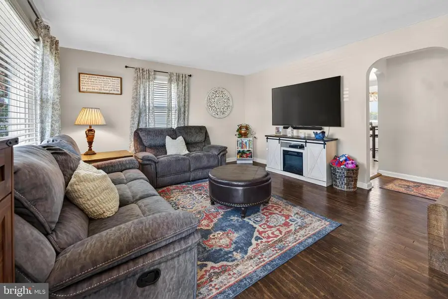 83 Unwin Dr, Hamilton, NJ 08610 - #2