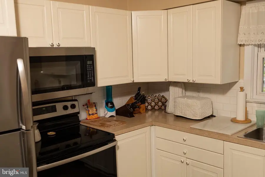 423 Sutherland Rd, Ewing, NJ 08618 - #3