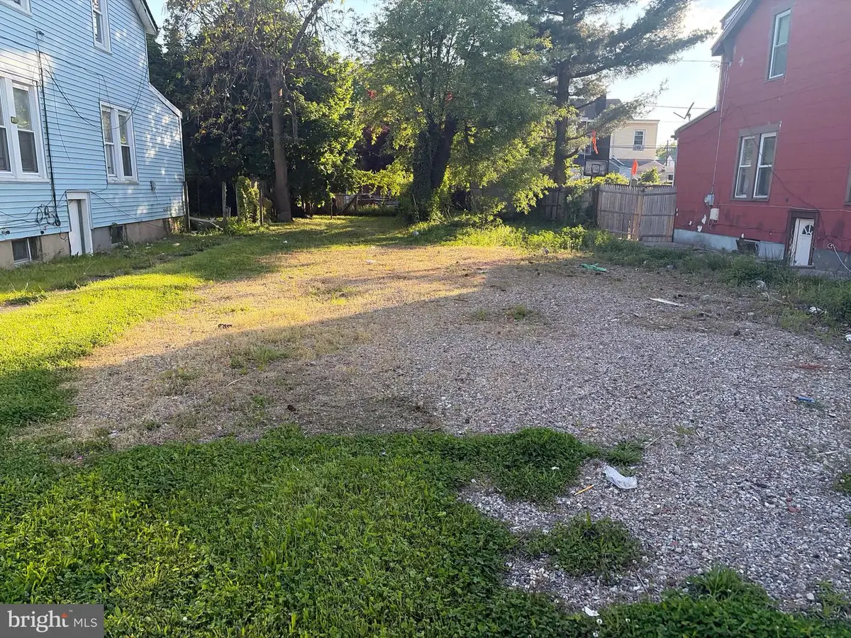 215 Woodlawn Ave, Hamilton, NJ 08609 - #1