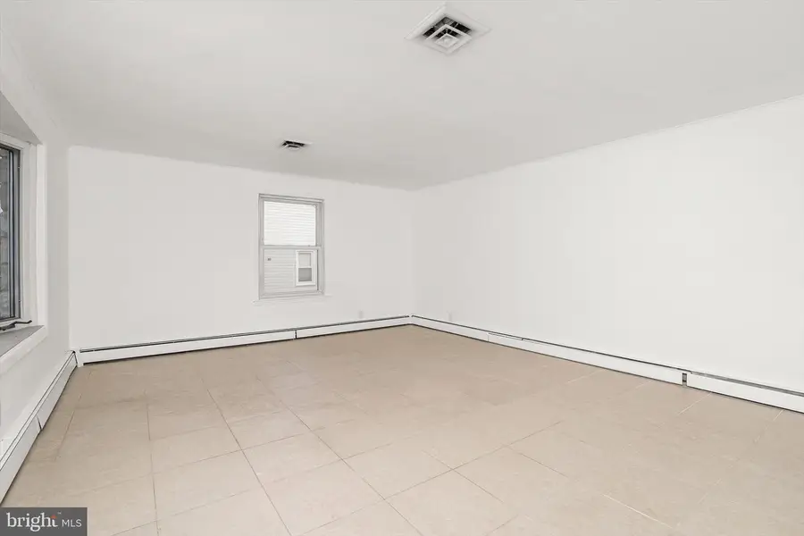 583 Edinburg Rd, Hamilton, NJ 08619 - #3
