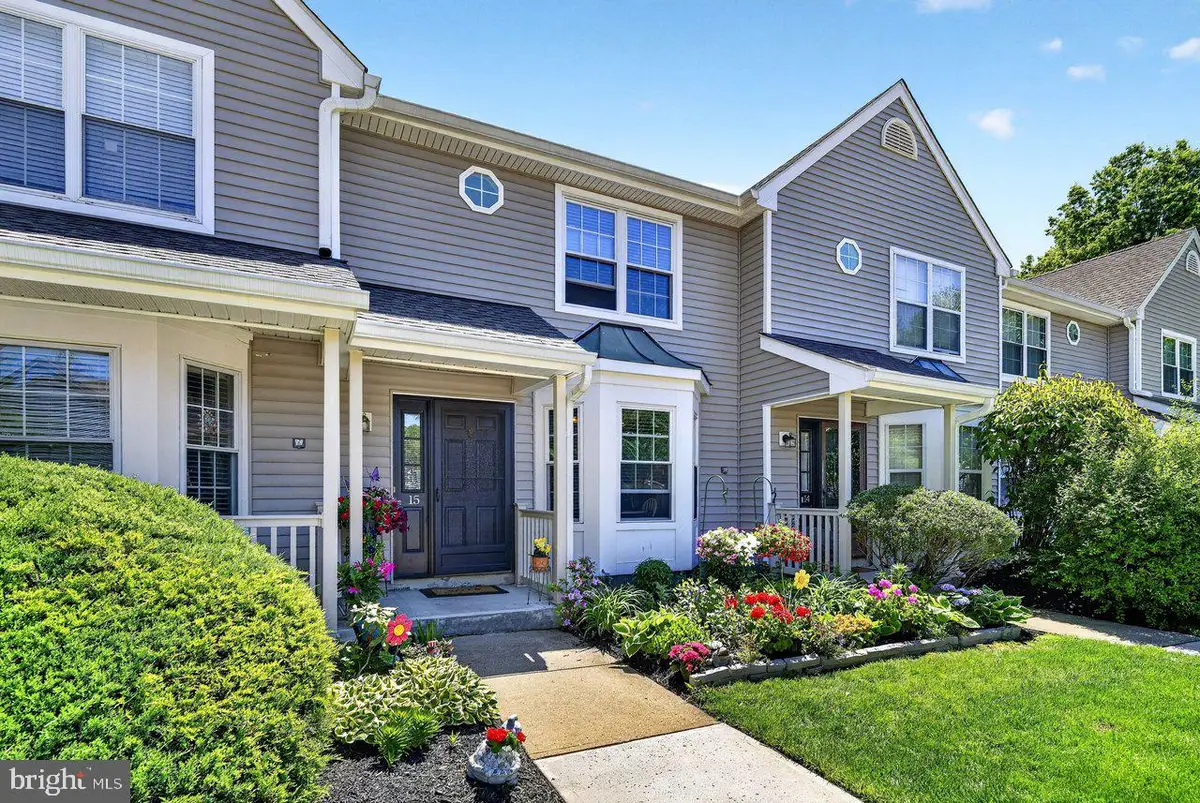 15 Stuyvesant Ct, Hightstown, NJ 08520 - #1