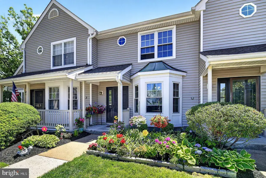 15 Stuyvesant Ct, Hightstown, NJ 08520 - #2