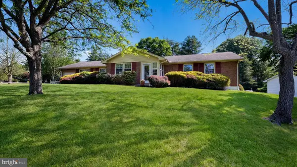12 Seven Oaks Ln, EWING, NJ 08628