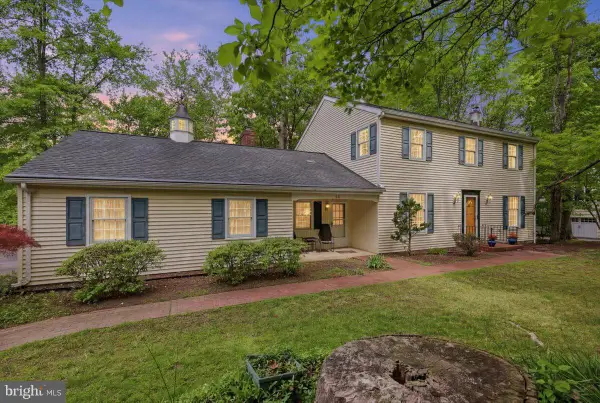 28 Forest Lane, EWING, NJ 08628