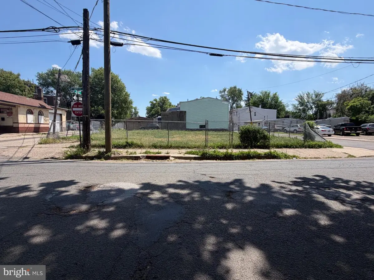 421 Bridge St, Trenton, NJ 08611 - #1