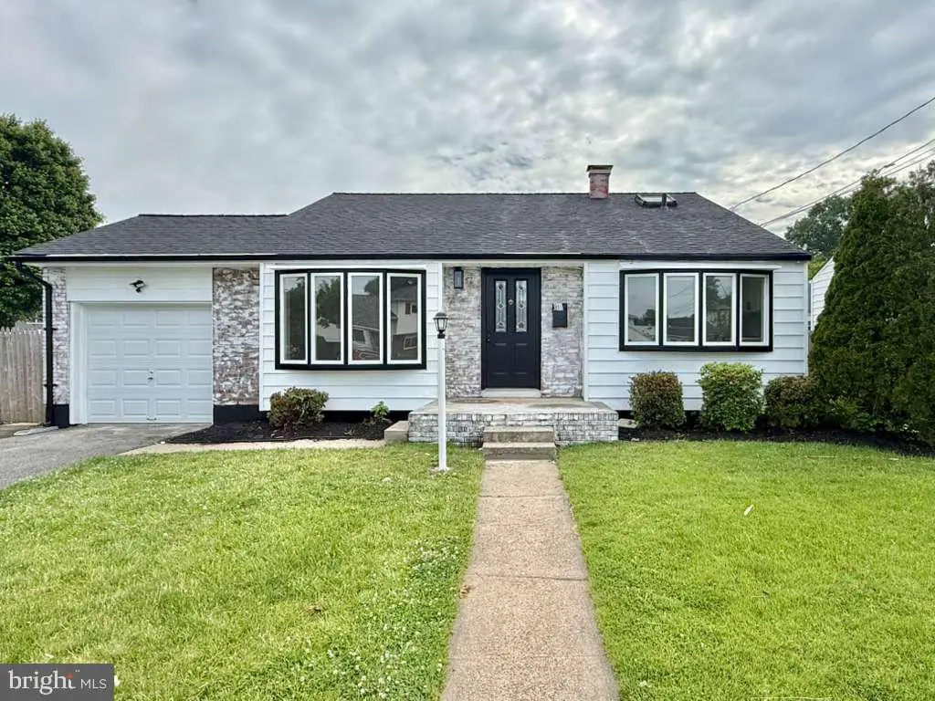 16 Falmouth Rd, Hamilton, NJ 08620 - #1