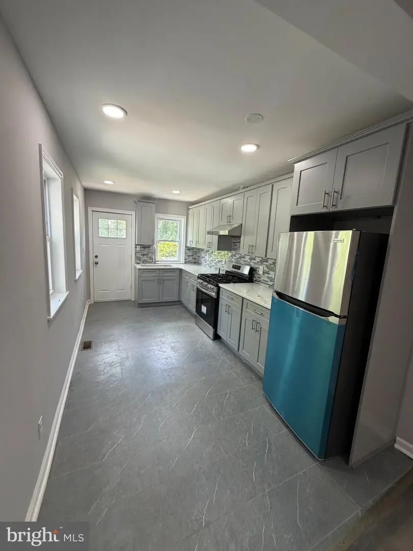 6 Seward Ave, Trenton, NJ 08611 - #3