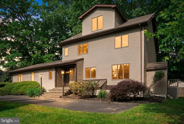 90 Hoover Ave, LAWRENCE TOWNSHIP, NJ 08648