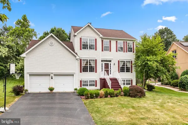 8 Kingsley Ct, EAST WINDSOR, NJ 08520