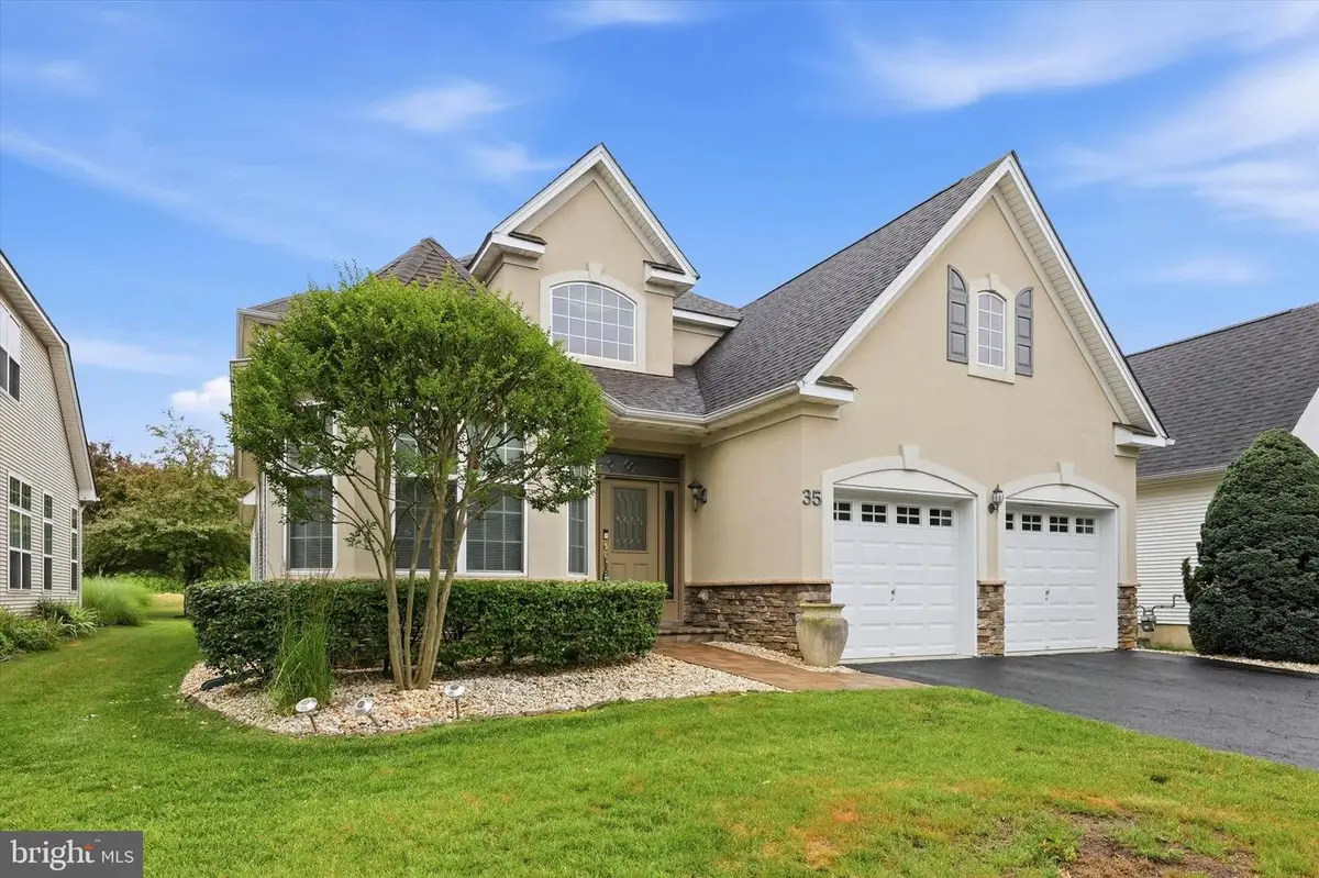 35 Norton Ave, Hightstown, NJ 08520 - #1