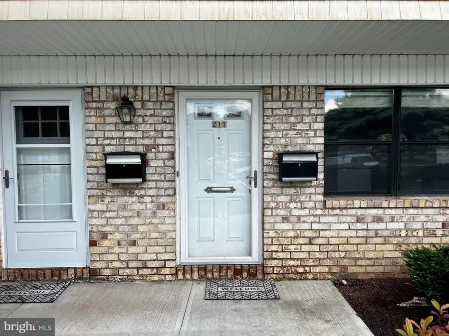 211 Silver Ct, Hamilton, NJ 08690 - #2