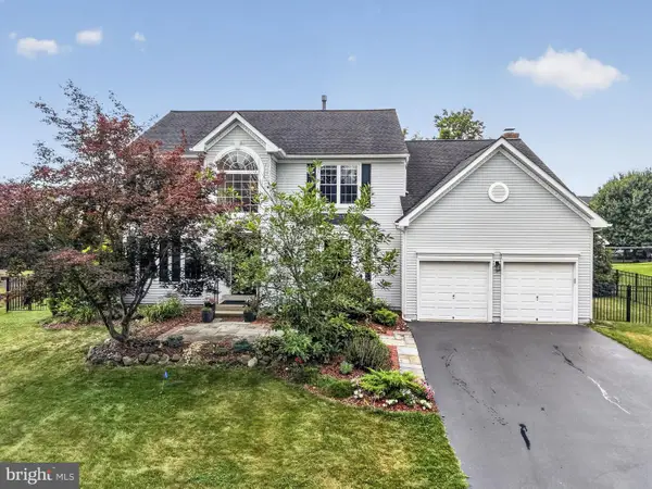 14 Stonehedge Dr, EAST WINDSOR, NJ 08520
