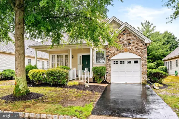 10 Hummingbird Dr, HAMILTON, NJ 08690