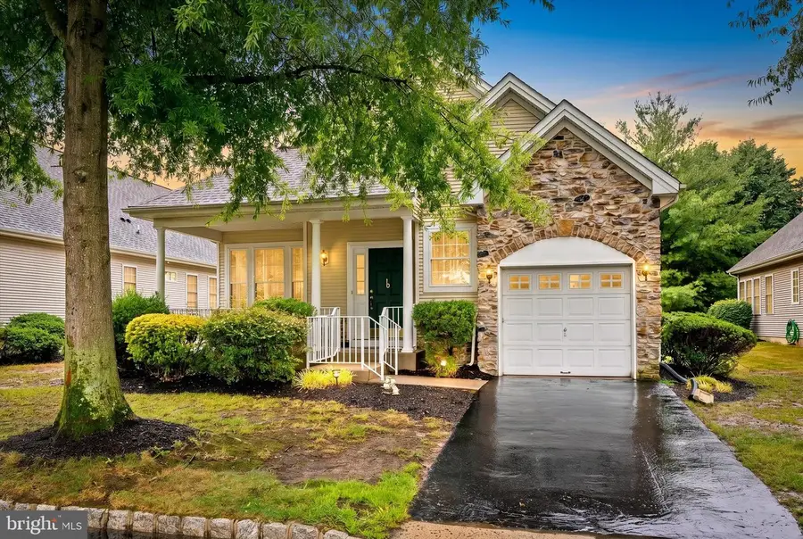 10 Hummingbird Dr, Hamilton, NJ 08690 - #2