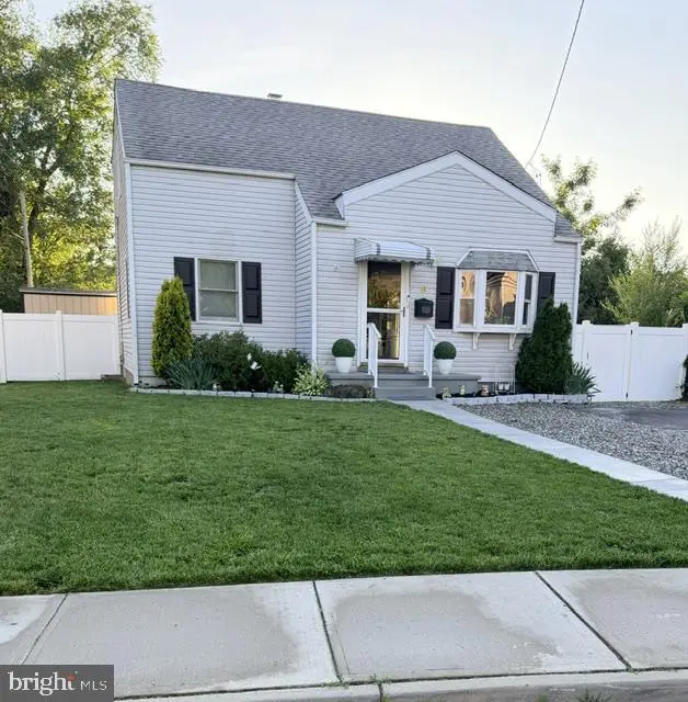 8 Runyon Dr, Hamilton, NJ 08610 - #1