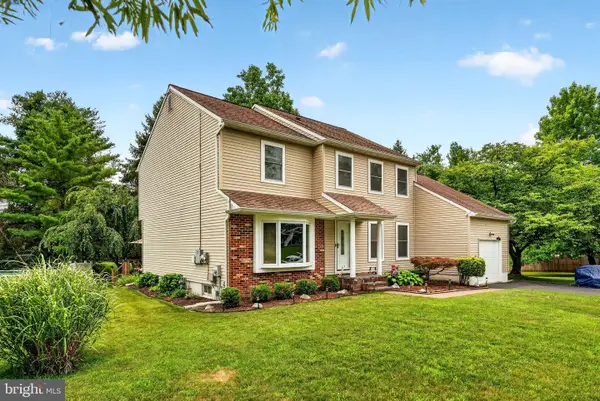 69 Willis Dr, EWING, NJ 08628