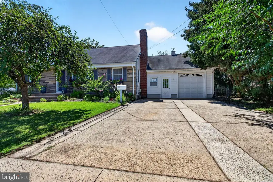 321 Buttonwood St, Hamilton, NJ 08619 - #3
