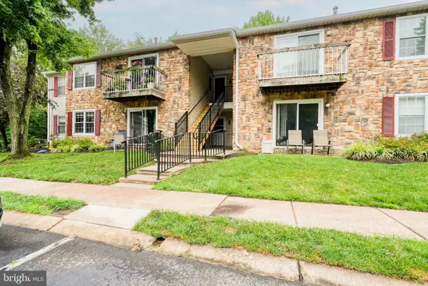 33 Coral Tree Ct, LAWRENCE TOWNSHIP, NJ 08648