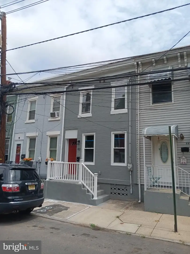 42 Oak St, Trenton, NJ 08638 - #2