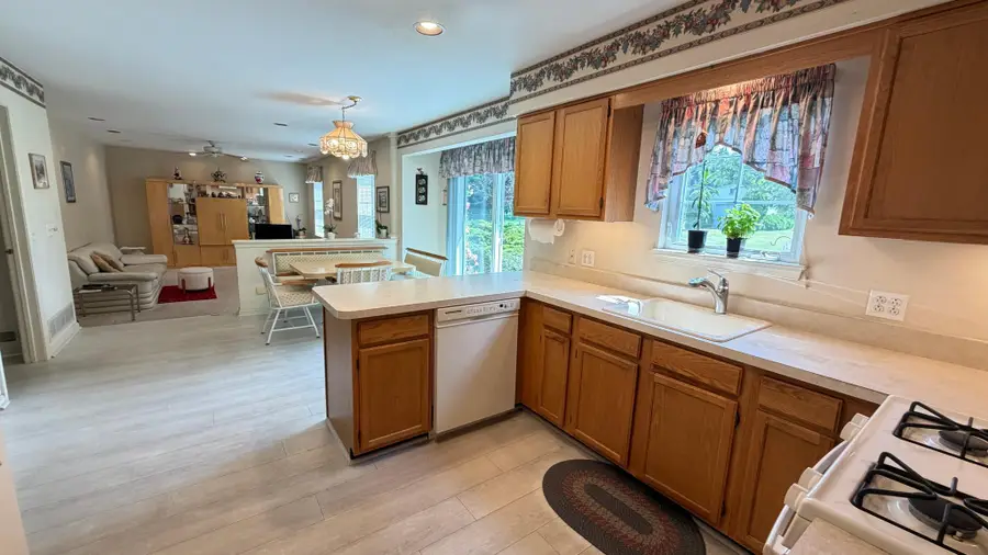 4 Acacia Ave, Robbinsville, NJ 08691 - #3