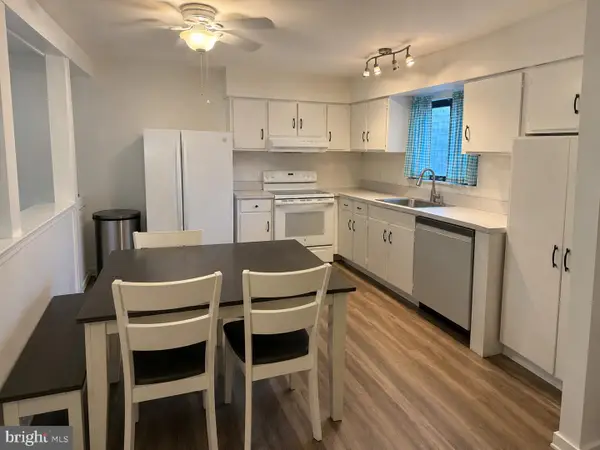 302 Meadow Woods, LAWRENCEVILLE, NJ 08648