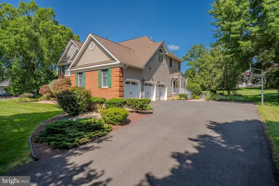 8 Marian Dr, West Windsor, NJ 08550 - #3