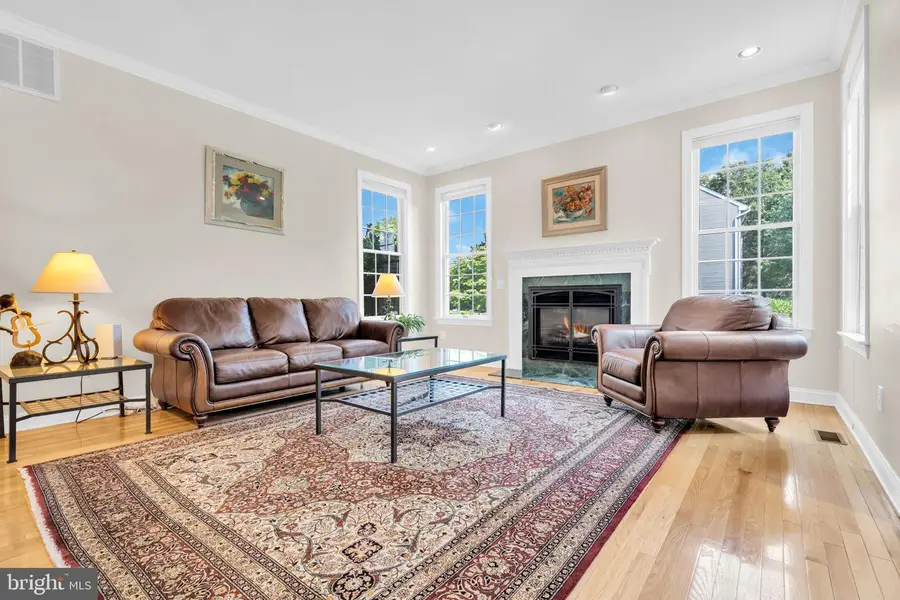 7 Chaucer Ct, Princeton Junction, NJ 08550 - #3