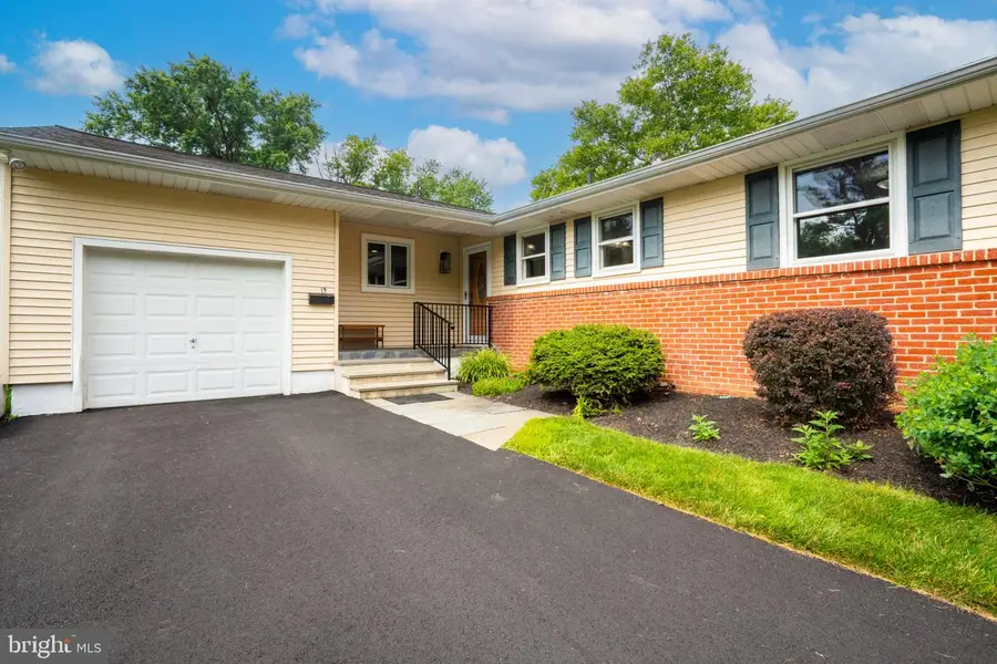 19 Burning Tree Ln, Lawrence, NJ 08648 - #2