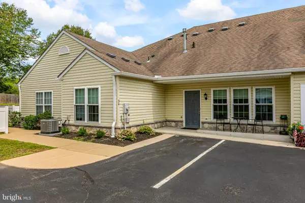 34 Traditions Way, LAWRENCE TOWNSHIP, NJ 08648